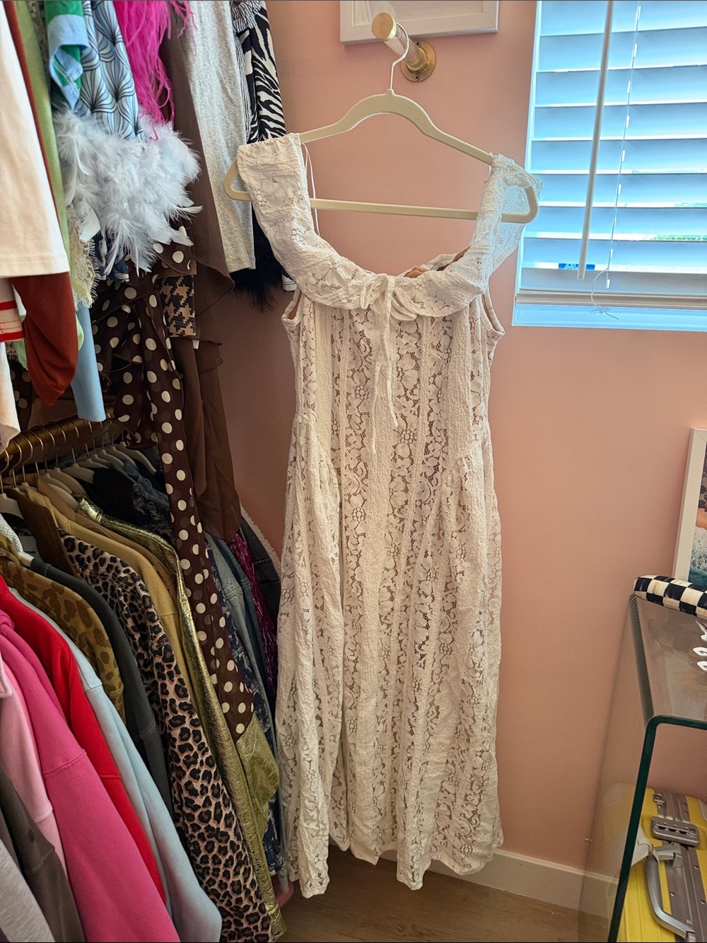 Cider LACE SCULPTURAL OFF-SHOULDER KNOTTED FLARED MAXI DRESS - Picture 6 of 8